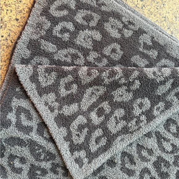 Barefoot Dreams Charcoal Animal Print Throw - Picture 3 of 5